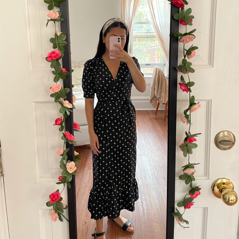 Black and white floral wrap dress XS